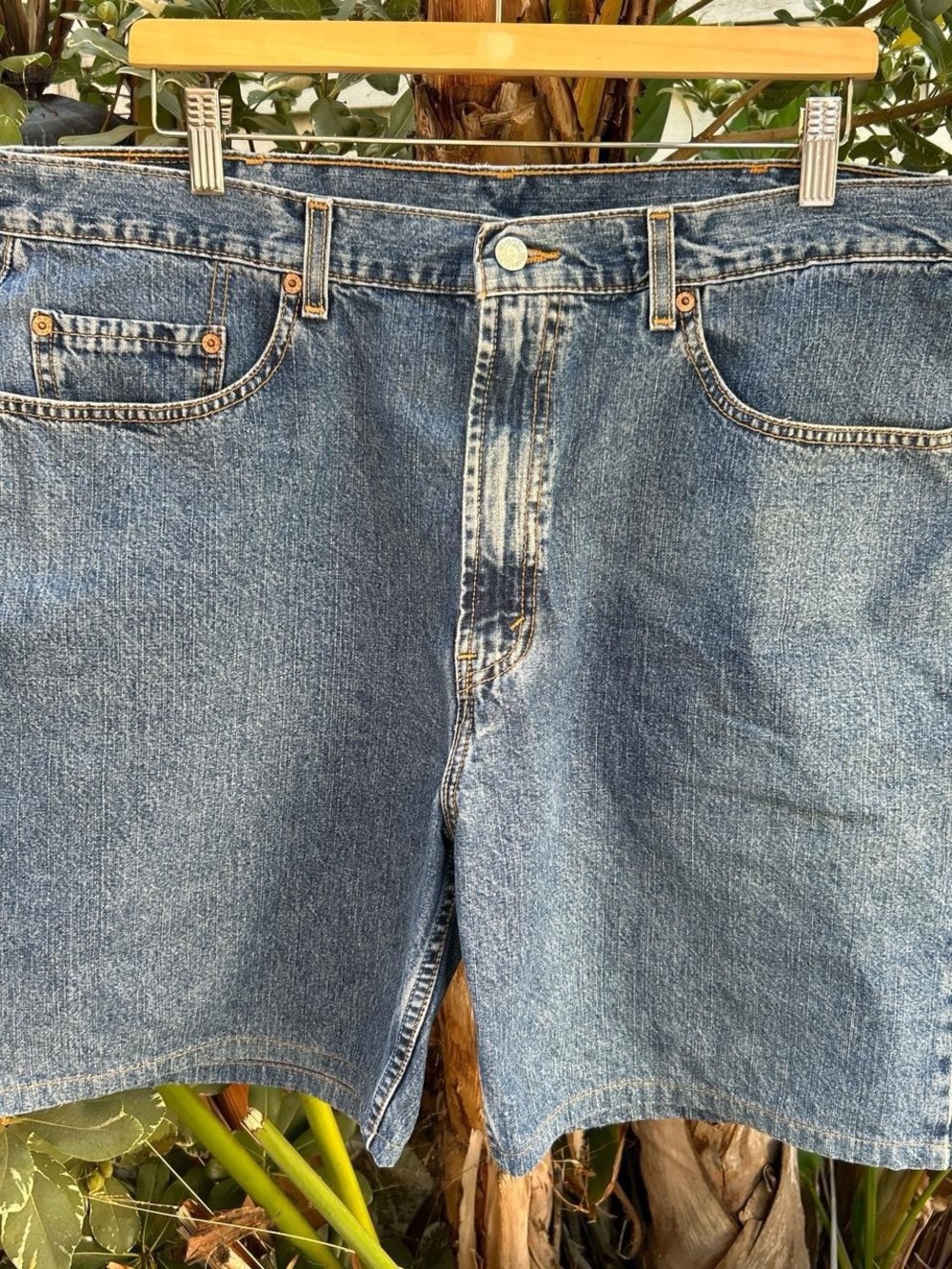 Vintage 2002 Levi’s 569 Loose Straight Denim Shorts 38 Y2K Skater